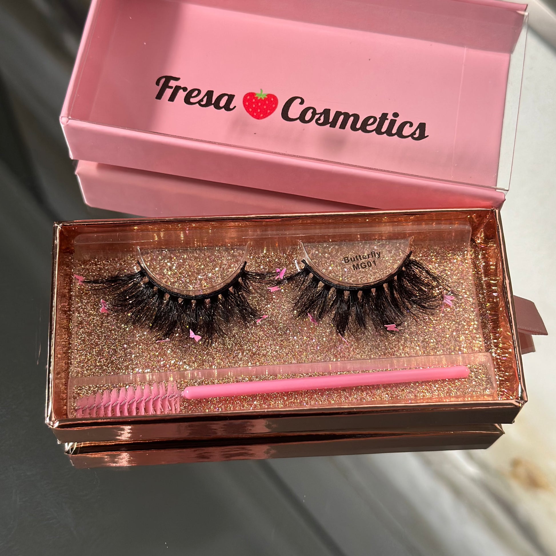 Butterfly lashes from Fresa Cosmetics in style Niña Fresa in the packaging